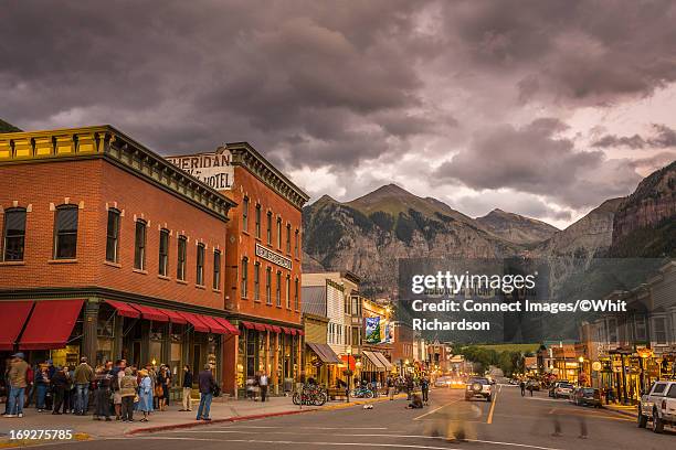 telluride main street under cloudy sky - co presented stockfoto's en -beelden