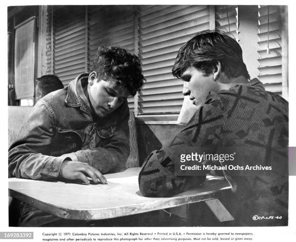 Timothy Bottoms and Jeff Bridges pool their money for meal in a scene from the film 'The Last Picture Show', 1971.