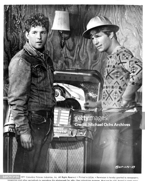 Timothy Bottoms and Jeff Bridges at juke box in a scene from the film 'The Last Picture Show', 1971.
