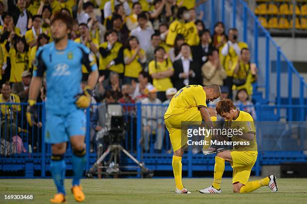 Jorge Wagner and Masushima Tatsuya of Kashiwa Reysol celebrates the second goal during the AFC Champions League round of 16 match between Kashiwa...