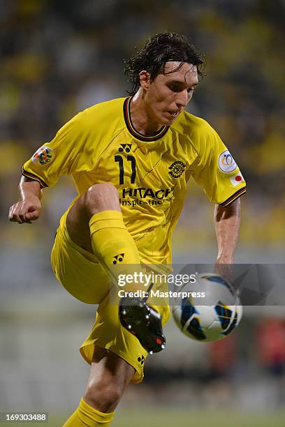 Cleo of Kashiwa Reysol in action during the AFC Champions League round of 16 match between Kashiwa Reysol and Jeonbuk Hyndai Motors at Hitachi...