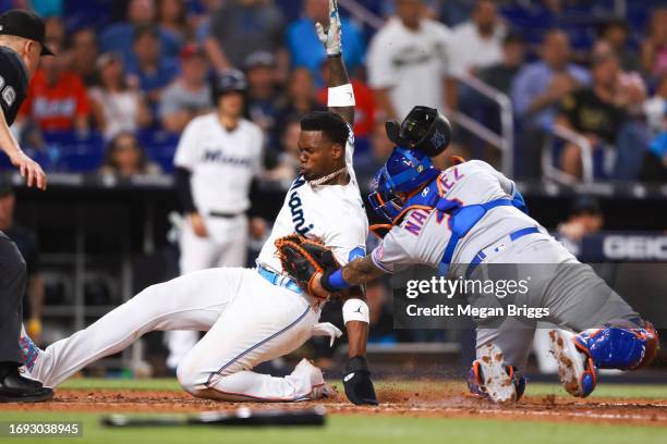 Omar Narvaez of the New York Mets tags out Jorge Soler of the Miami Marlins during the fifth inning at loanDepot park on September 20, 2023 in Miami,...