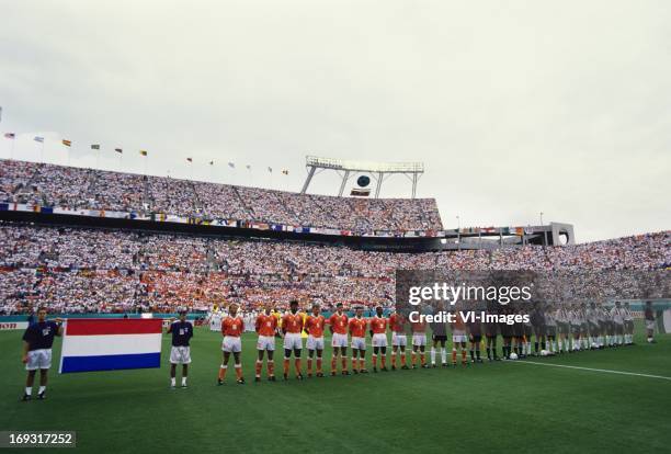 Line up of the teams during the FIFA World Cup 1994 round of 16 match between Netherlands and Ireland om July 4, 1994 at the Citrus Bowl stadium in...