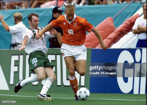 John Sheridan, Dennis Bergkamp during the FIFA World Cup 1994 round of 16 match between Netherlands and Ireland om July 4, 1994 at the Citrus Bowl...
