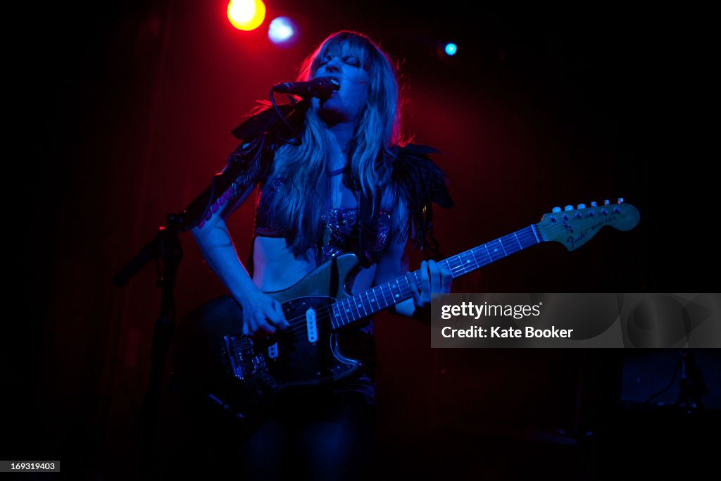 Deap Valley Perform In London