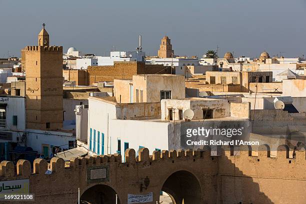 city wall & buildings in medina - kairwan stock pictures, royalty-free photos & images