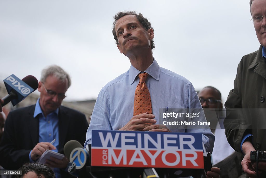 Anthony Weiner Greets NYC Commuters Day After Announcing Mayoral Bid