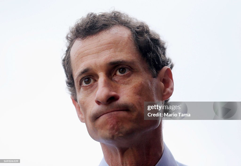 Anthony Weiner Greets NYC Commuters Day After Announcing Mayoral Bid