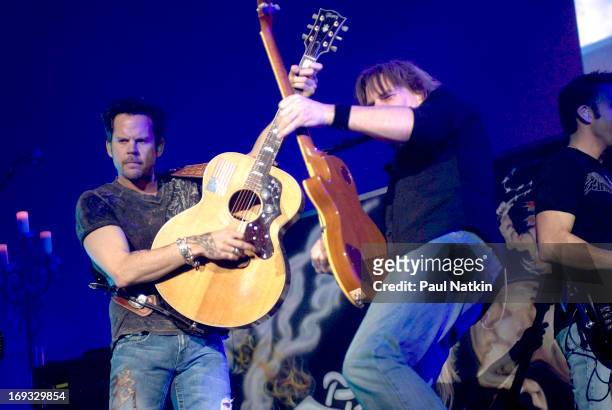 American country music singer Gary Allen and Australian guitarist Keith Urban perform at the Allstate Arena, Rosemont, Illinois, November 16, 2007.