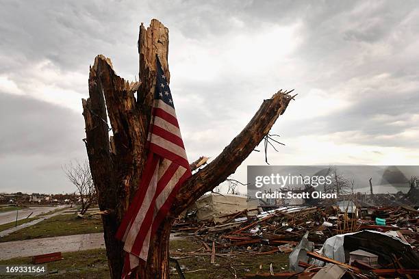 Ef5 Tree Us Oklahoma Tornado Flag Photos and Premium High Res Pictures - Getty ...
