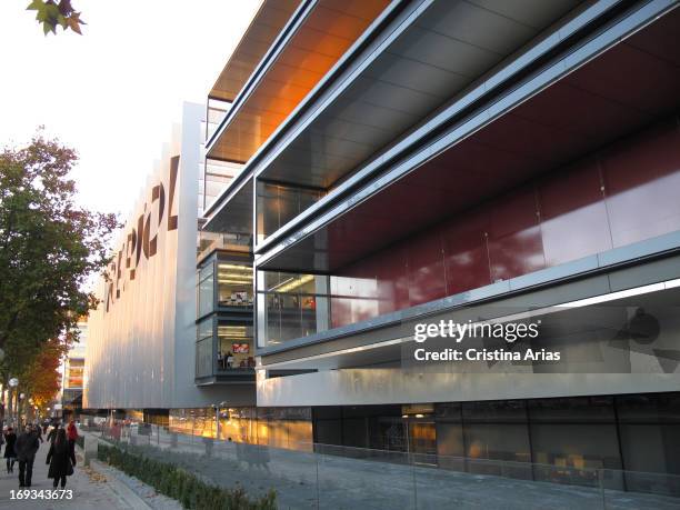 New headquarters Repsol oil company in Madrid, designed by the architectural firm Rafael de la Hoz, houses the corporate campus with four intelligent...