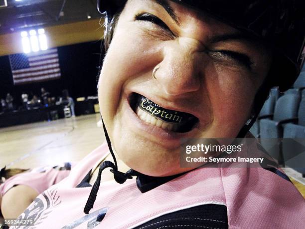 roller derby skater - roller derby stock pictures, royalty-free photos & images