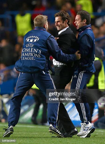 Manager of Vfl Wolfsburg Ralf Kellermann celebrates victory with assistants after the UEFA Women's Champions League final match between VfL Wolfsburg...