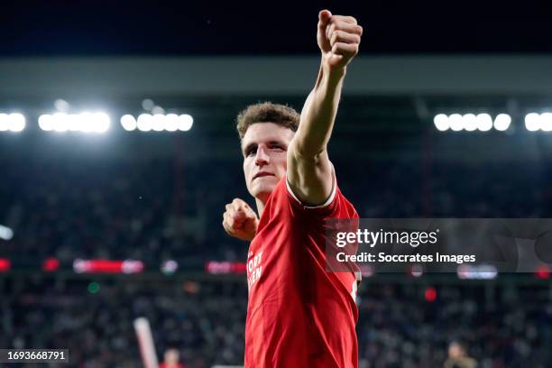 Guus Til of PSV celebrates 2-0 during the Dutch Eredivisie match between PSV v Go Ahead Eagles at the Philips Stadium on September 27, 2023 in...