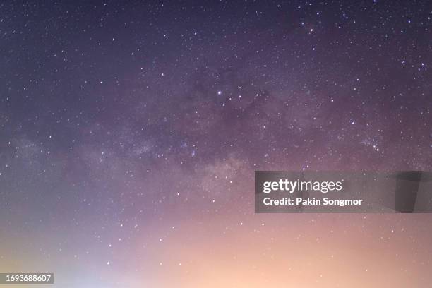 milky way galaxy has stars and space dust in the universe. - pénombre photos et images de collection