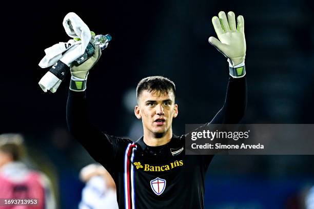 Filip Stankovic of Sampdoria greets the crowd after the Serie B match between Como and UC Sampdoria at Stadio G. Sinigaglia on September 27, 2023 in...