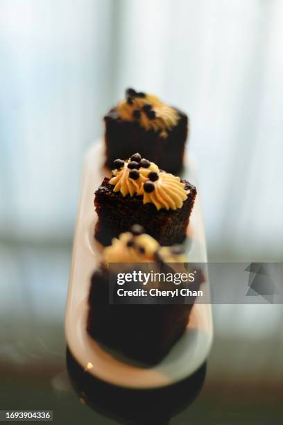 chocolate brownies - petit four bildbanksfoton och bilder