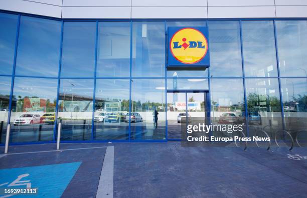 Facade of the Lidl supermarket on September 21 in Madrid, Spain. Lidl is a food distribution chain that has been present in Spain for more than 25...