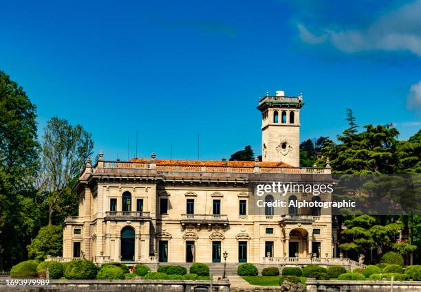 villa erba in der stadt como, italien. - lake como stock-fotos und bilder