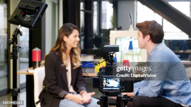 entrevista con medio de comunicación - entrevista con medio de comunicación fotografías e imágenes de stock
