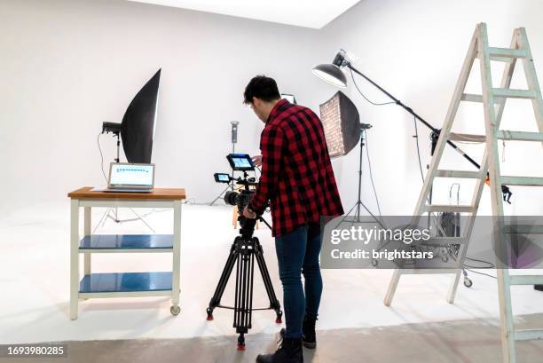 film studio - backstage crew stock pictures, royalty-free photos & images