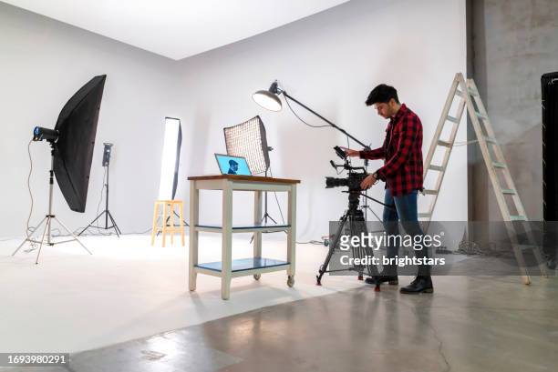film studio - backstage crew stock pictures, royalty-free photos & images