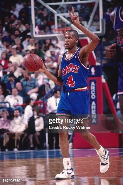 Ron Harper of the Cleveland Cavaliers dribbles the ball against the ...