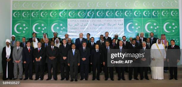 Family picture at the South American and Arab Countries Summit in Brasilia, 10 May 2005. Bottom L-R: Minister of Foreign Affairs of Sudan Mustafa...