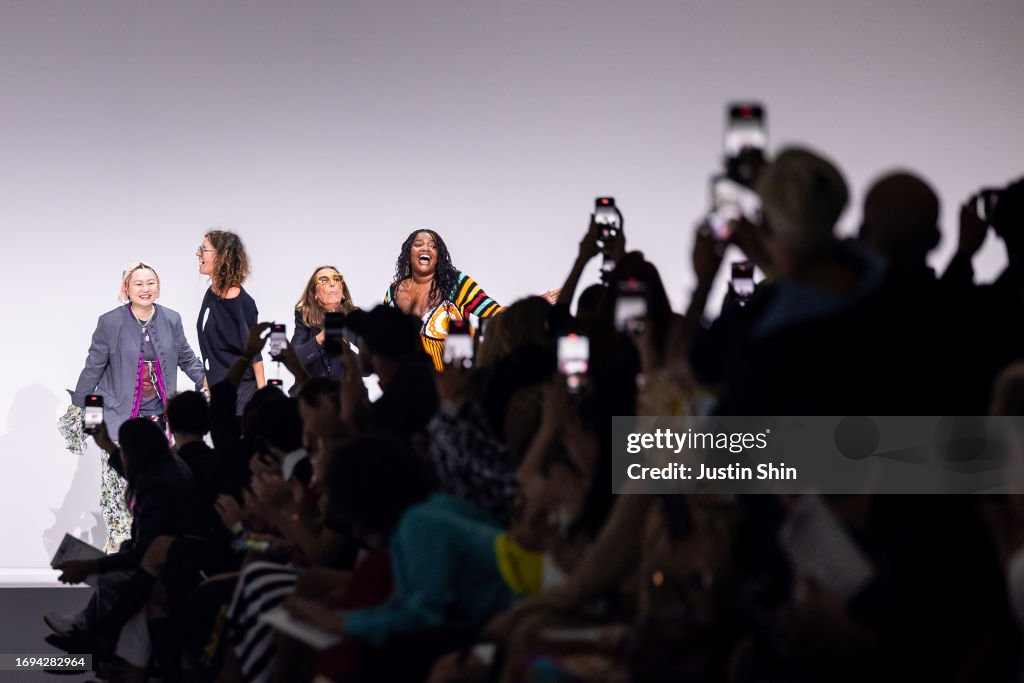 Moschino - Runway - Milan Fashion Week - Womenswear Spring/Summer 2024
