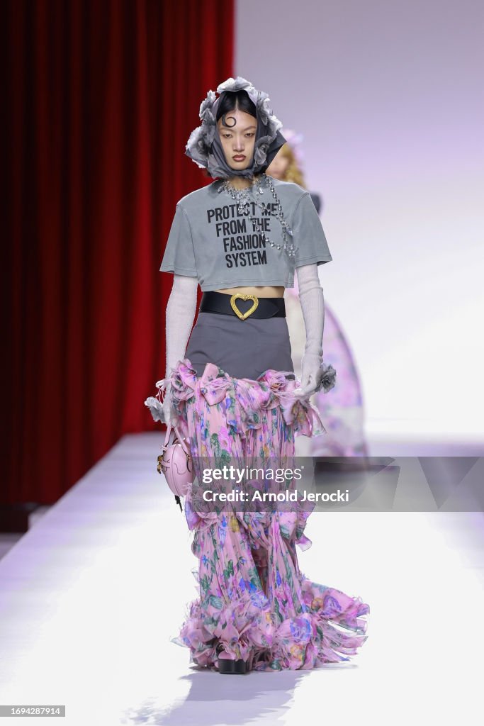 Moschino - Runway - Milan Fashion Week - Womenswear Spring/Summer 2024