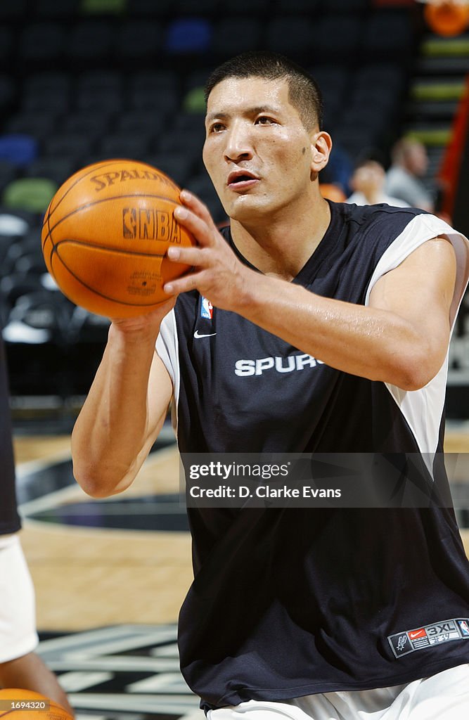 Mengke Mengke Bateer of the San Antonio Spurs warms up before the game... News ...