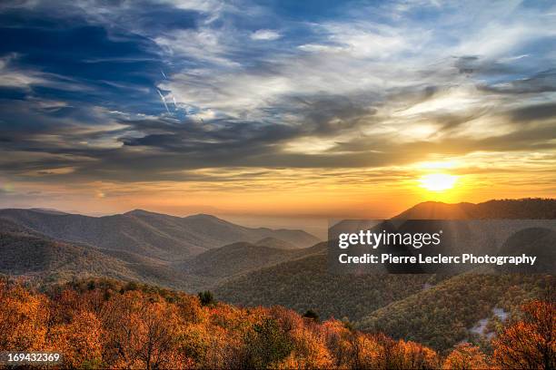shenandoah, virginia sunset - montanhas apalaches imagens e fotografias de stock