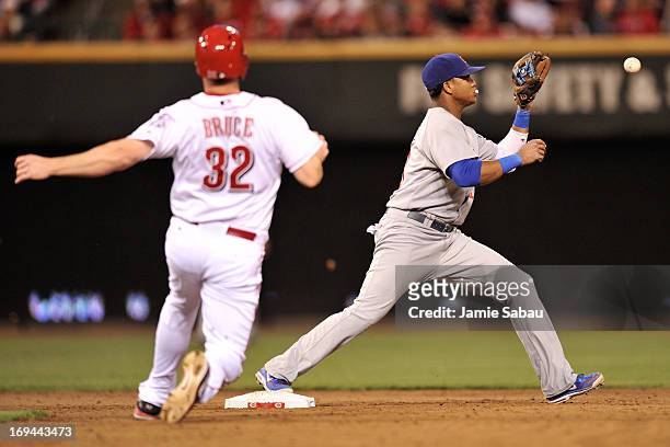 Starlin Castro of the Chicago Cubs takes the throw for the force out of Jay Bruce of the Cincinnati Reds in the sixth inning at Great American Ball...