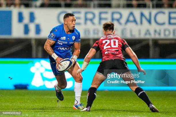 Sacha VALLEAU of Vannes and Thomas LHUSERO of Valence Romans during the Pro D2 match between Rugby Club Vannetais and Valence Romans Drome Rugby at...