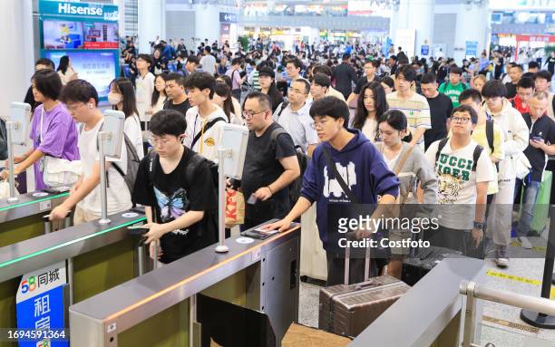 Passengers travel at Nanjing South Railway Station in Nanjing, East China's Jiangsu province, Sept 28, 2023. The 12-day railway transport for the...