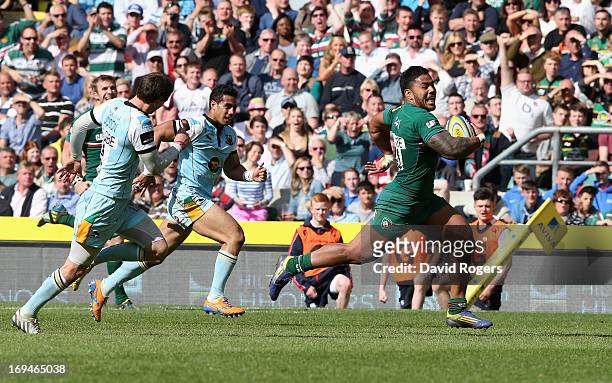 Manu Tuilagi of Leicester breaks clear to score a try during the Aviva Premiership Final between Leicester Tigers and Northampton Saints at...