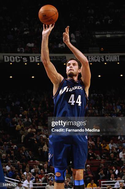 Christian Laettner of the Washington Wizards shoots a jump shot during the NBA game against the Orlando Magic at TD Waterhouse Centre on December 6,...