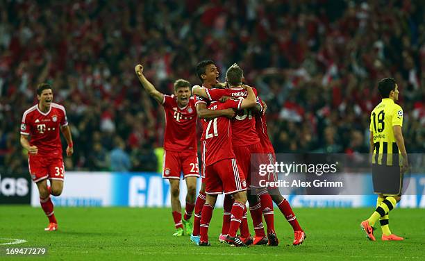 Bayern Muenchen players celebrate after winning the UEFA Champions League Final against Borussia Dortmund at Wembley Stadium on May 25, 2013 in...