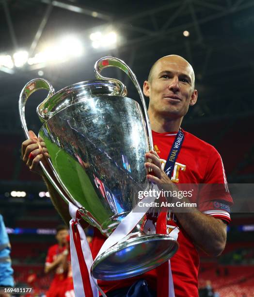 Arjen Robben of Bayern Muenchen holds the trophy after winning the UEFA Champions League final match against Borussia Dortmund at Wembley Stadium on...