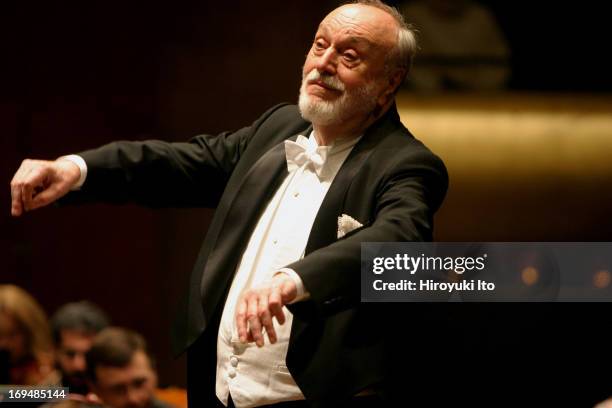 Kurt Masur conducts New York Philharmonic at Avery Fisher Hall on Tuesday night, December 28, 2004.Kurt Masur conducting Mussorgsky's "Pictures at an...