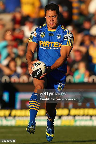 Jarryd Hayne of the Eels runs the ball during the round 11 NRL match between the Parramatta Eels and the Gold Coast Titans at Glen Willow Regional...