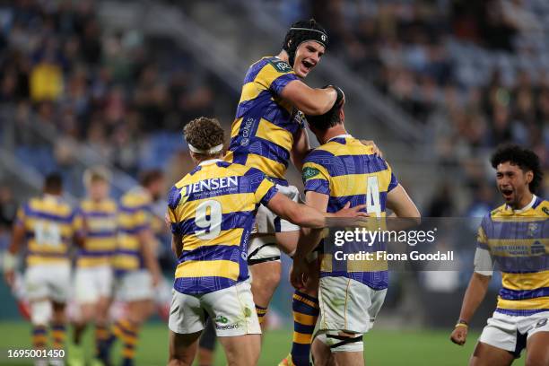 Manaaki Selby-Rickit of Bay of Plenty scores a try and celebrates with Justin Sangster of Bay of Plenty during the round eight Bunnings Warehouse NPC...