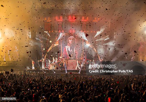 Taylor Swift, Swift plays for a sold-out crowd of more than 53,000 fans on the second of 13 North American stadium dates on The RED Tour at Cowboys...