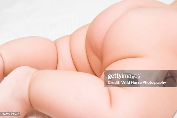 the baby plump butt and legs - been stockfoto's en -beelden