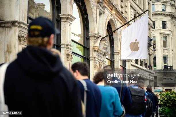 Customers queue to purchase iPhone 15 handsets at the Apple Store on September 22, 2023 in London, England. After Apple's announcement of the iPhone...