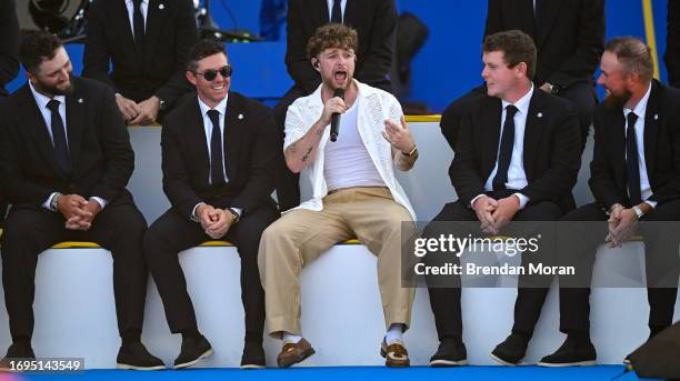 Rome , Italy - 28 September 2023; Singer Tom Grennan with, from left, Jon Rahm, Rory McIlroy, Robert MacIntyre and Shane Lowry of Europe during the...