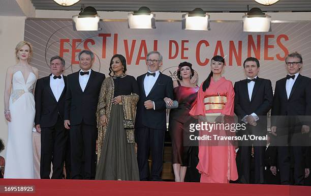 Jury members Nicole Kidman, Daniel Auteuil, Ang Lee, Vidya Balan, President of the Feature Film Jury Steven Spielberg, jury members Lynne Ramsay,...