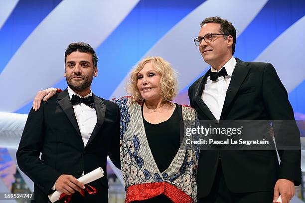 Actress Kim Novak poses with actor Oscar Isaac after he received for directors Joel and Ethan Coen the Grand Prix award for 'Inside Llewyn Davis' on...