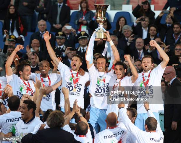 Stefano Mauri with his teammates of SS Lazio celebrate with the trophy after winning the Tim cup final against AS Roma at Stadio Olimpico on May 26,...