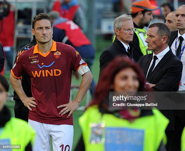 Francesco Totti of Roma and Aurelio Andreazzoli head coach of Roma after the TIM cup final match between AS Roma v SS Lazio at Stadio Olimpico on May...